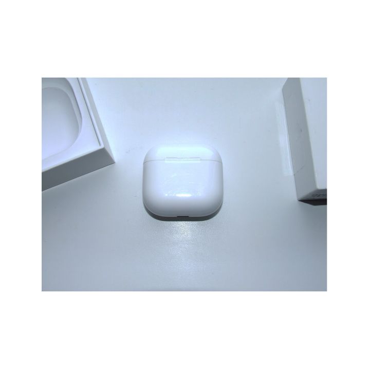 Купити Навушники Apple AirPods 4 (MXP63) Уцінка за вигідною ціною. Популярні Навушники Apple у mBrand 