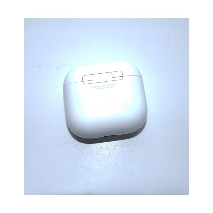Купити Навушники Apple AirPods 4 (MXP63) Уцінка за вигідною ціною. Популярні Навушники Apple у mBrand 